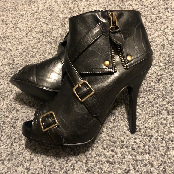 🌸4/$20🌸Bumper Black Opened Toe Booties Size 7 NIB - Picture 1 of 11